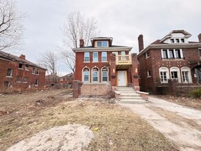 Building Photo - 3259 Cortland St
