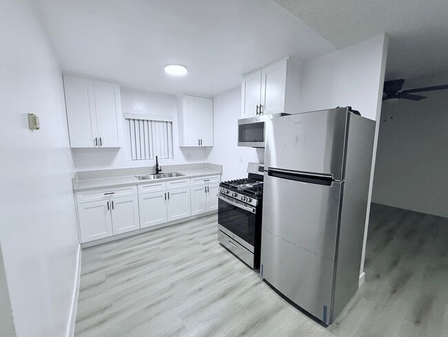 Building Photo - 5039 Alhambra Ave