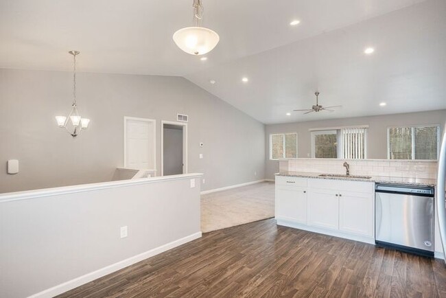 Building Photo - 3723 Pristine Ave