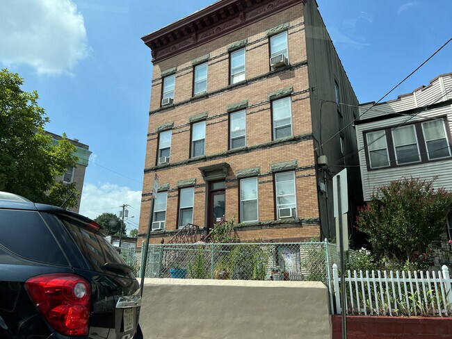 Building Photo - 1101 43rd St