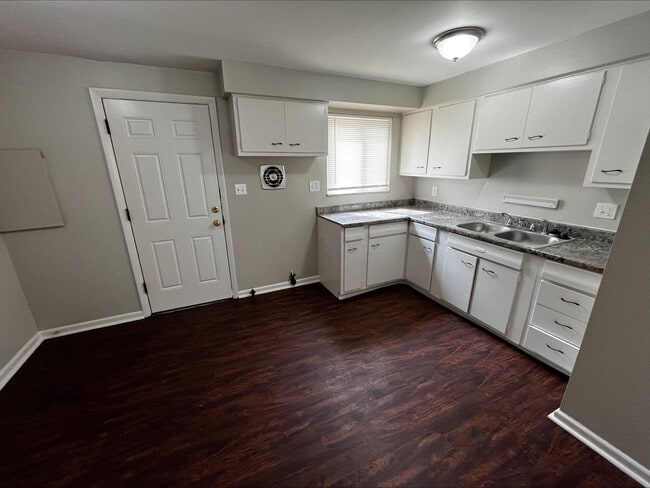 Building Photo - 4689 Hilton Ave