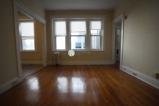 Building Photo - 228 Kelton St