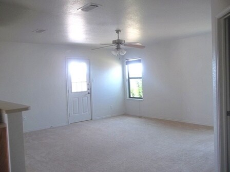 Foto del edificio - 1108 Travis Cir