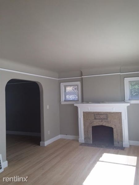 Building Photo - 362 Voorheis St