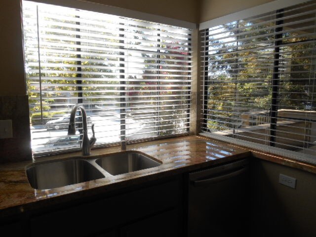 Building Photo - 402 Colony Cove Dr