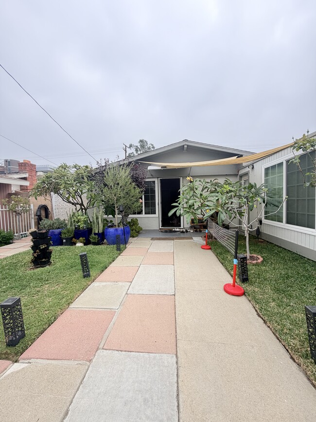 Building Photo - 11914 Volunteer Ave Building Photo - 11914 Volunteer Ave