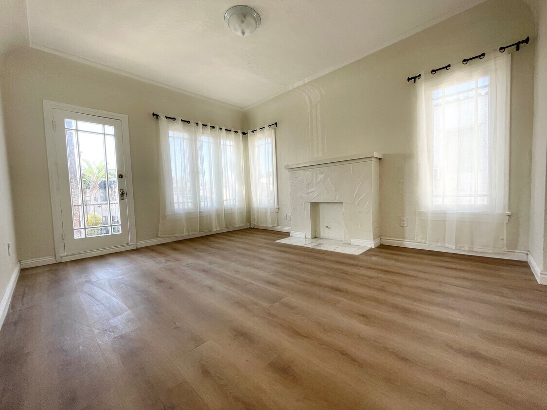 Living room w/French Windows - 518 N Spaulding Ave