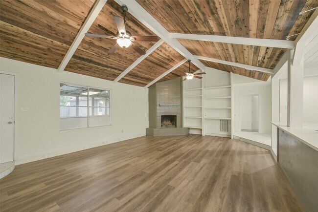 Foto del edificio - 23122 Whispering Willow Dr