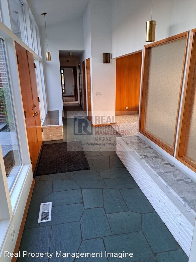Building Photo - 3 br, 2.5 bath House - 6144 Gull Harbor Dr NE