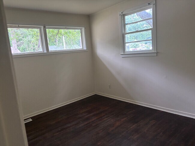 Foto del edificio - 2317 Briarfield Rd