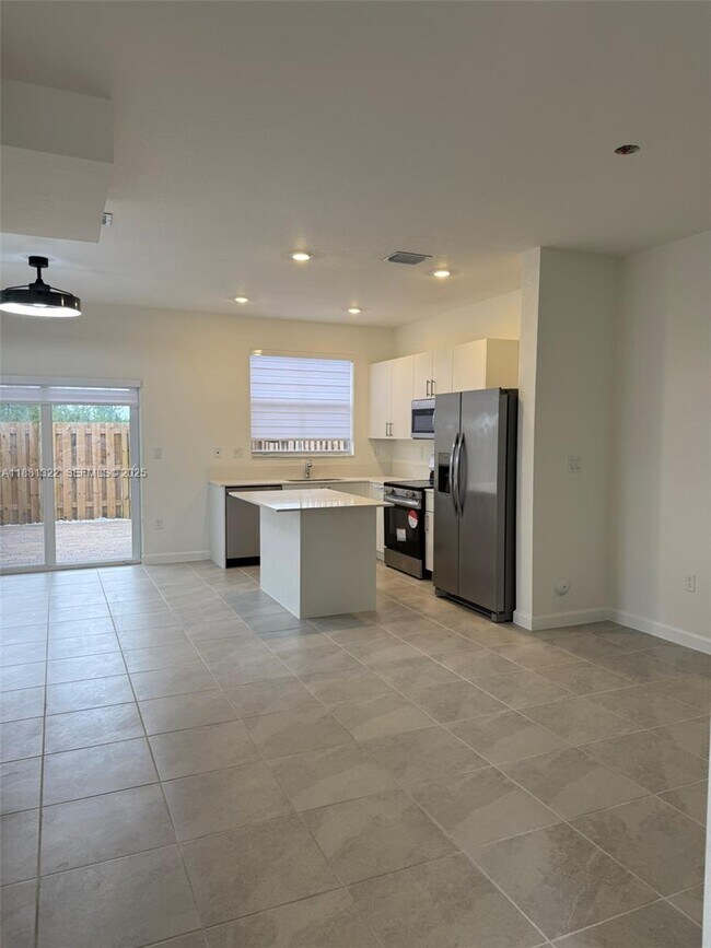 Foto del edificio - 2582 SE 29th St