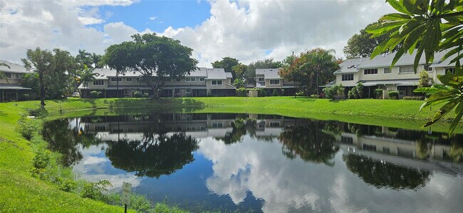 Foto del edificio - 2262 Discovery Cir W
