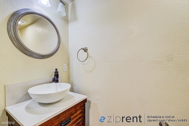 Building Photo - 2 br, 2 bath Townhome - 3415 Artesia Blvd,...