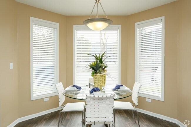 Foto del edificio - Modern Living with Breezy Comfort!
