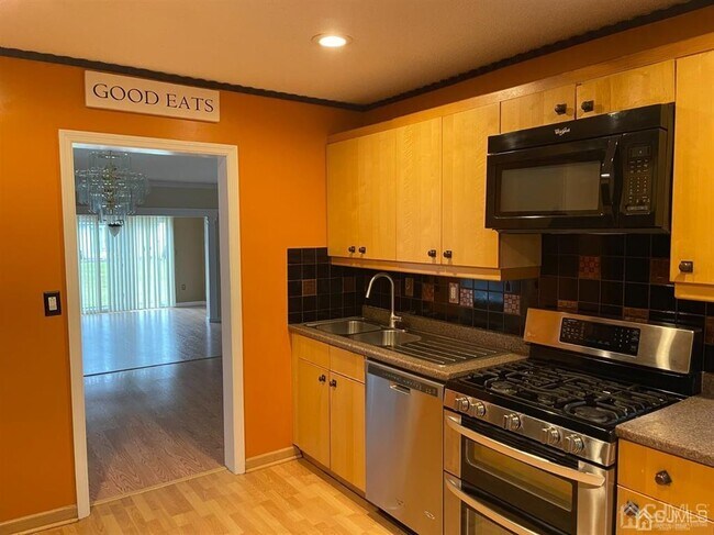 Foto del edificio - 11 Bristol Dr