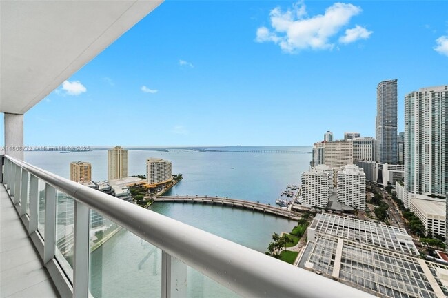 Building Photo - 495 Brickell Ave