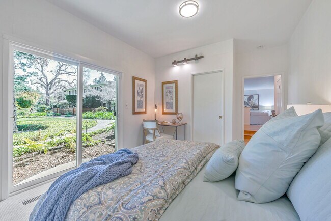 Foto del edificio - 208 Ravenswood Ave