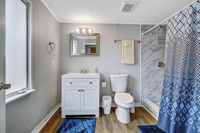 Foto del edificio - 7206 Ridgeway Rd N