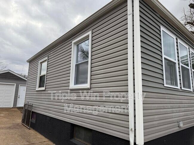 Building Photo - 8138 Blanchard Dr