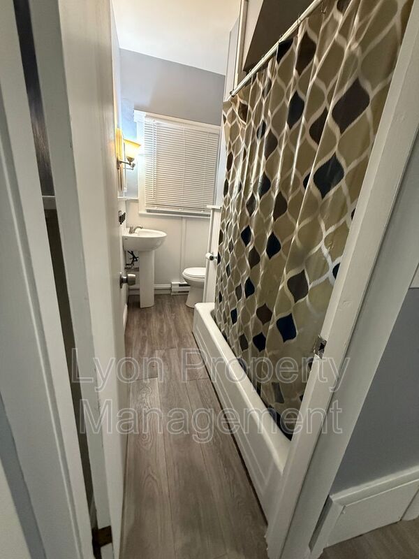 Building Photo - 238 Newland Ave