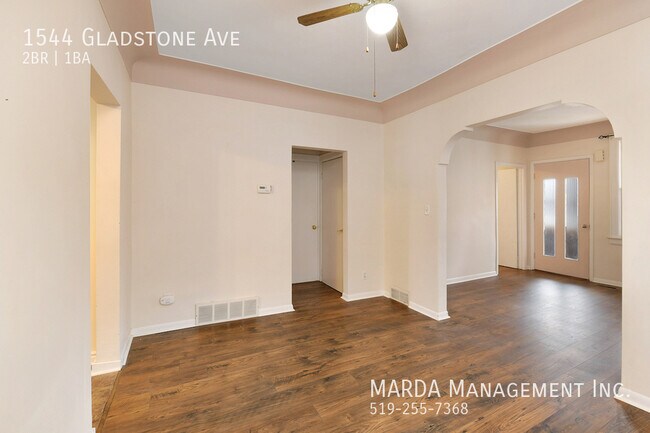 Photo du bâtiment - CHARMING 2-BEDROOM/1-BATH HOME WITH GARAGE IN WALKERVILLE + UTILITIES