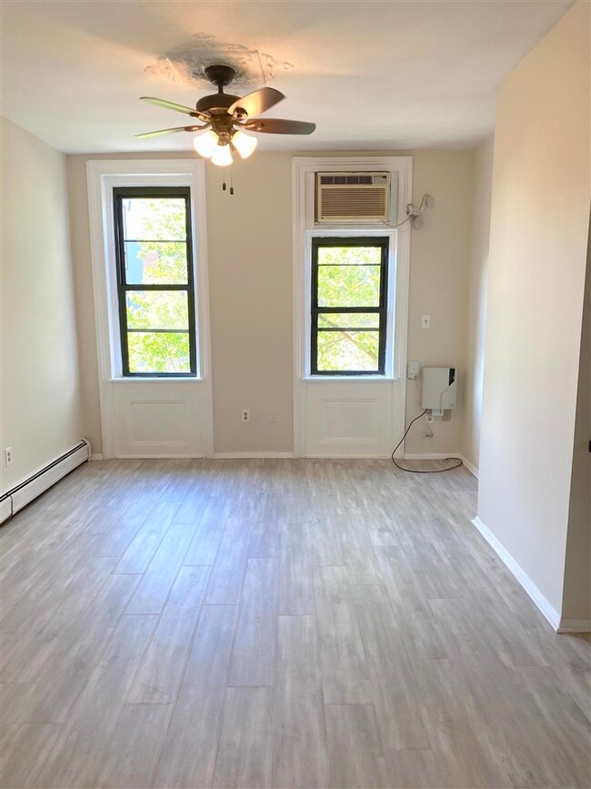 Building Photo - 372 2nd St