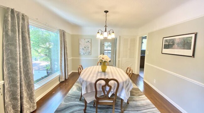 Building Photo - Fully Furnished Second And Third Floor Duplex