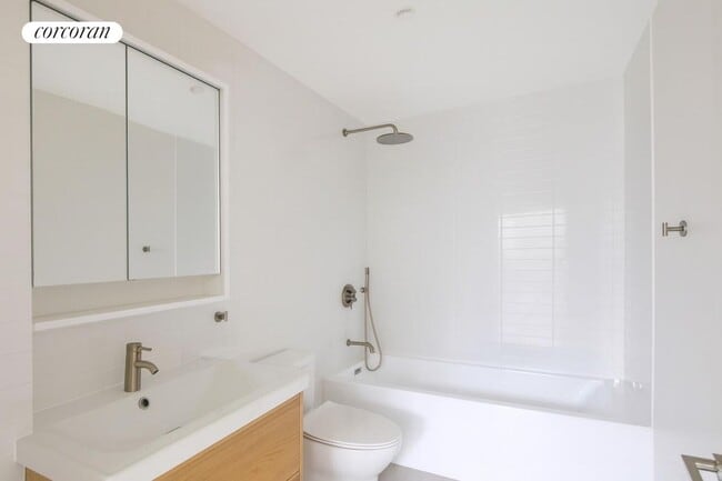 Foto del edificio - 447 W 51st St
