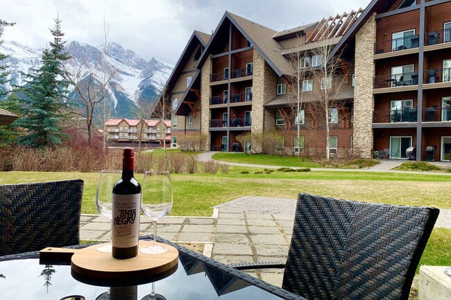 Building Photo - 901 Mountain St