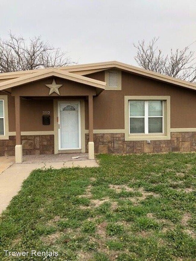 Building Photo - 3 br, 1 bath House - 2512 W. 11th St.