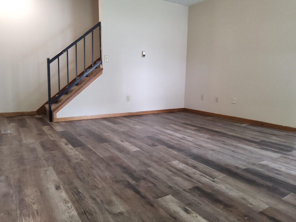 Primary Photo - 202 Heritage Cir