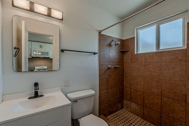Building Photo - 1647 N Santa Rita Ave