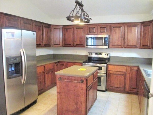 Foto del edificio - 807 Hickory Knolls Dr