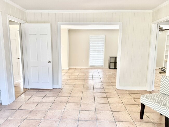 Foto del edificio - 4647 Loyola Dr