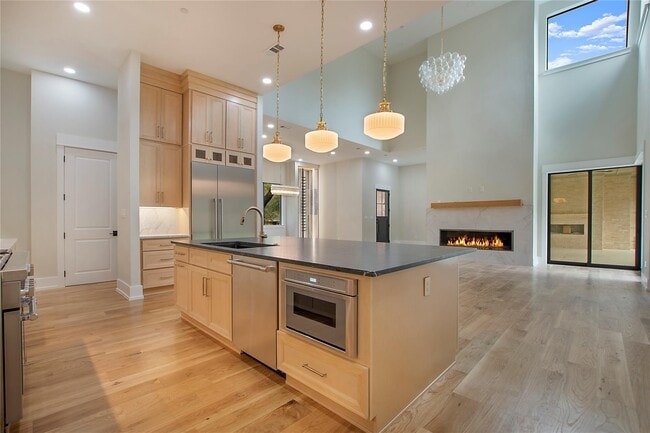Building Photo - 4208 Allencrest Ln