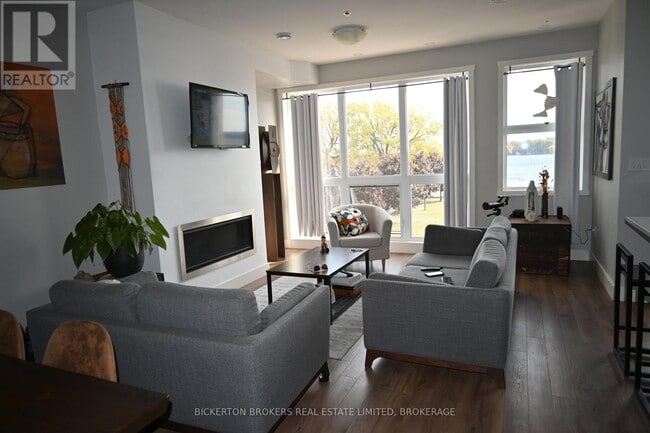 Building Photo - 130 Water St