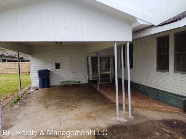 Building Photo - 2 br, 1 bath House - 303 S Guegnon