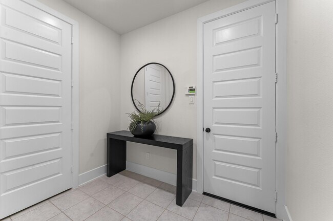 Building Photo - 15026 La Strada Dr