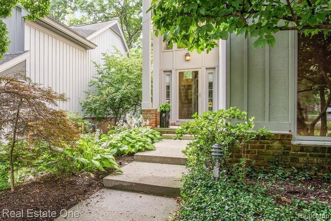 Foto del edificio - 4908 Fairway Ridge Cir