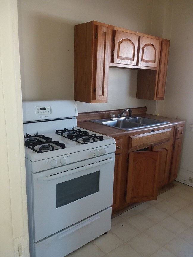 2134 Ross Ave Unit 5, Cincinnati, OH 45212 Apartment for Rent in