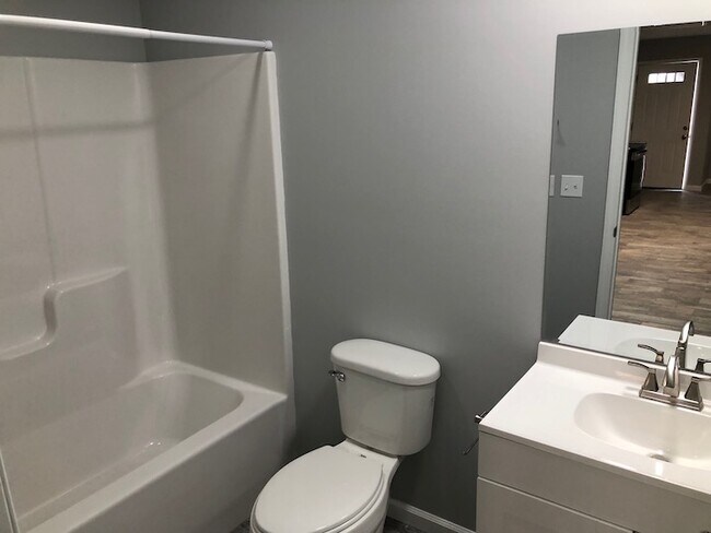 Building Photo - 107 Magnolia Ave