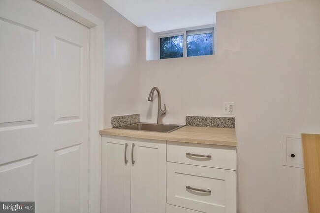 Foto del edificio - 3302 Nicholson St