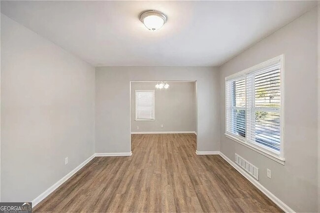 Building Photo - 2077 Rosewood Rd