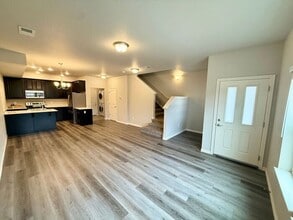 Building Photo - 876 Winding Brook Dr