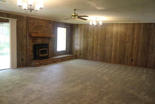 Foto del edificio - 156 Wildwood Dr