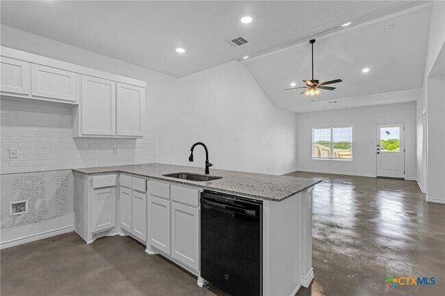 Foto del edificio - 905 Smoke Tree Ln