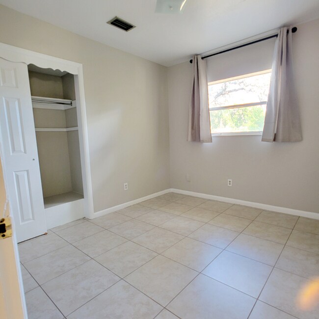 Foto del edificio - 404 Bullard Pkwy