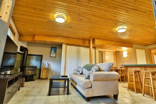 Building Photo - 4595 Alpine Way