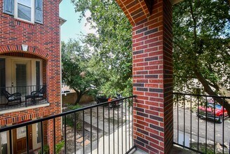 Building Photo - 1016 Studer St