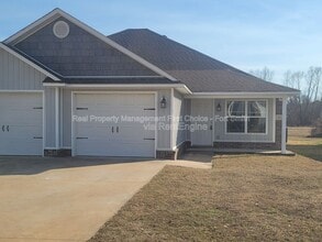 Building Photo - 2121 Ingalls Ln